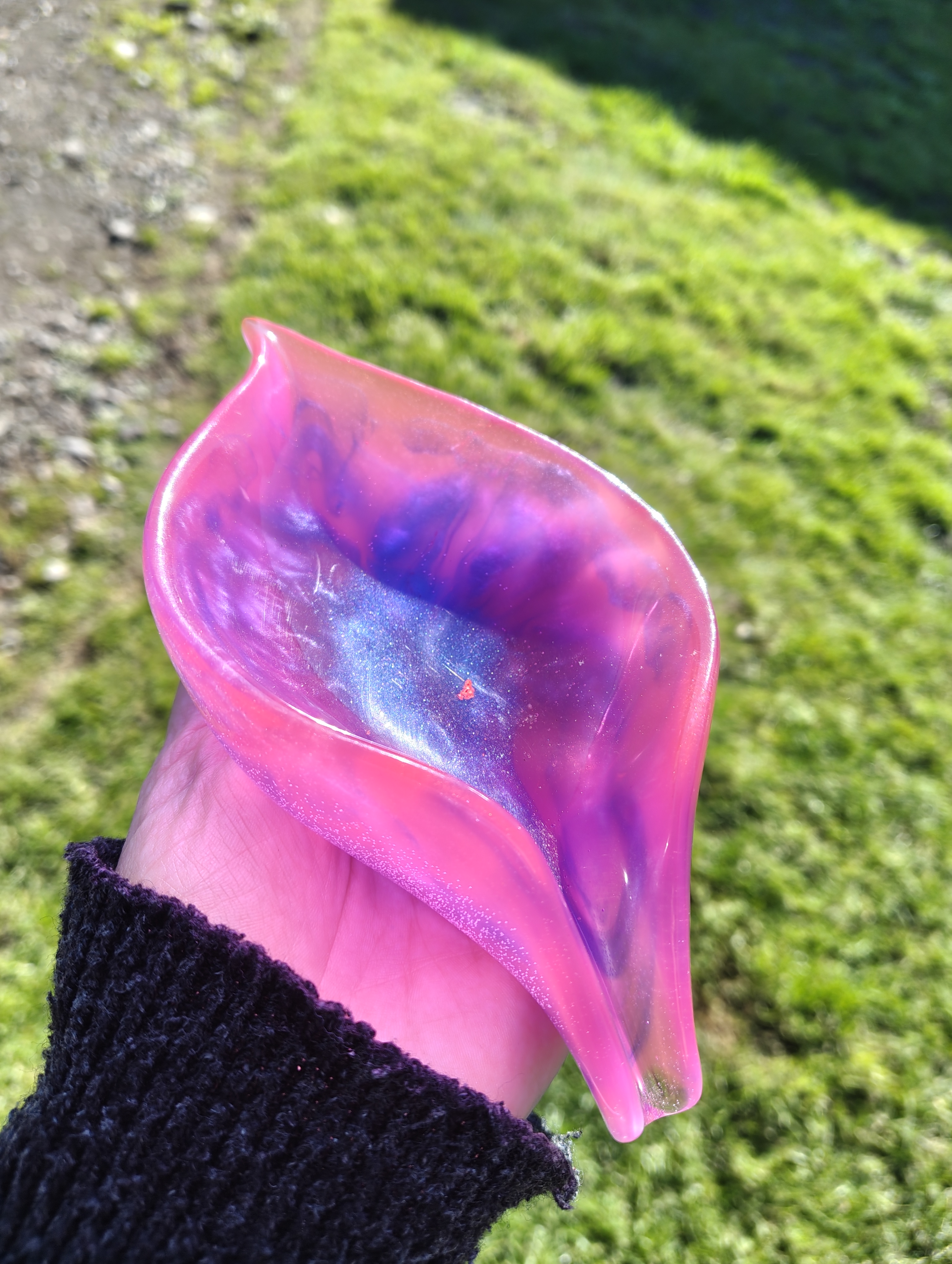 "Cosmic Sunset" Neon Pink & Cobalt Resin Soap Throne
