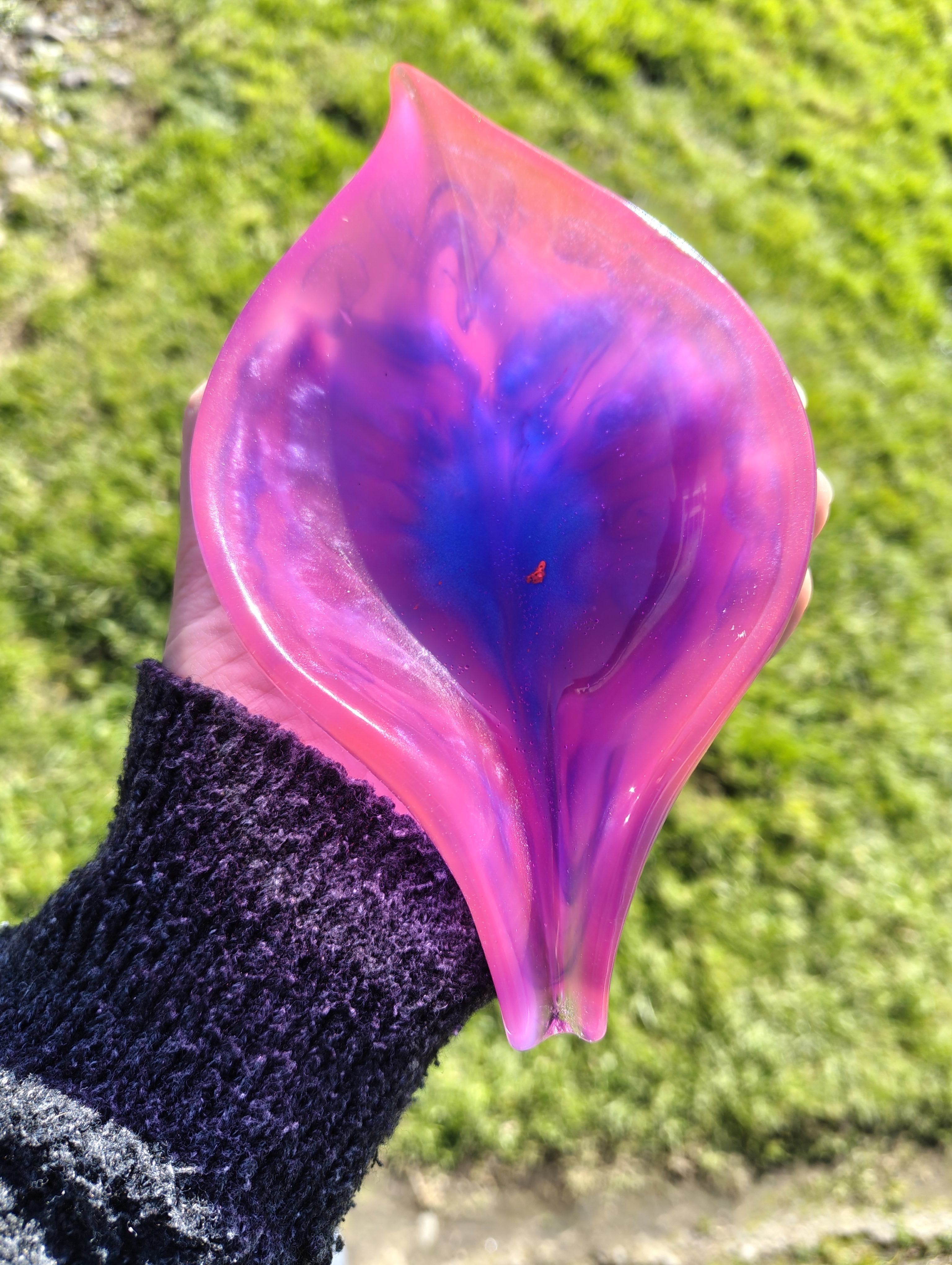 "Cosmic Sunset" Neon Pink & Cobalt Resin Soap Throne