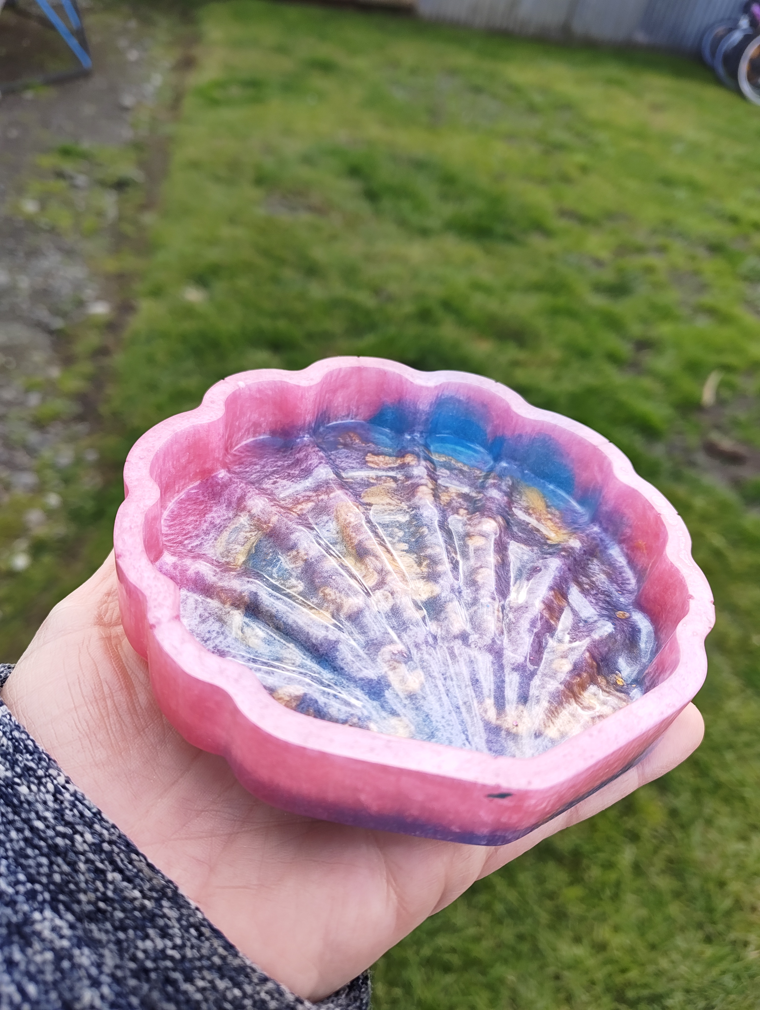 "Mermaid's Treasure" Pink & Gold Resin Clam Soap Throne