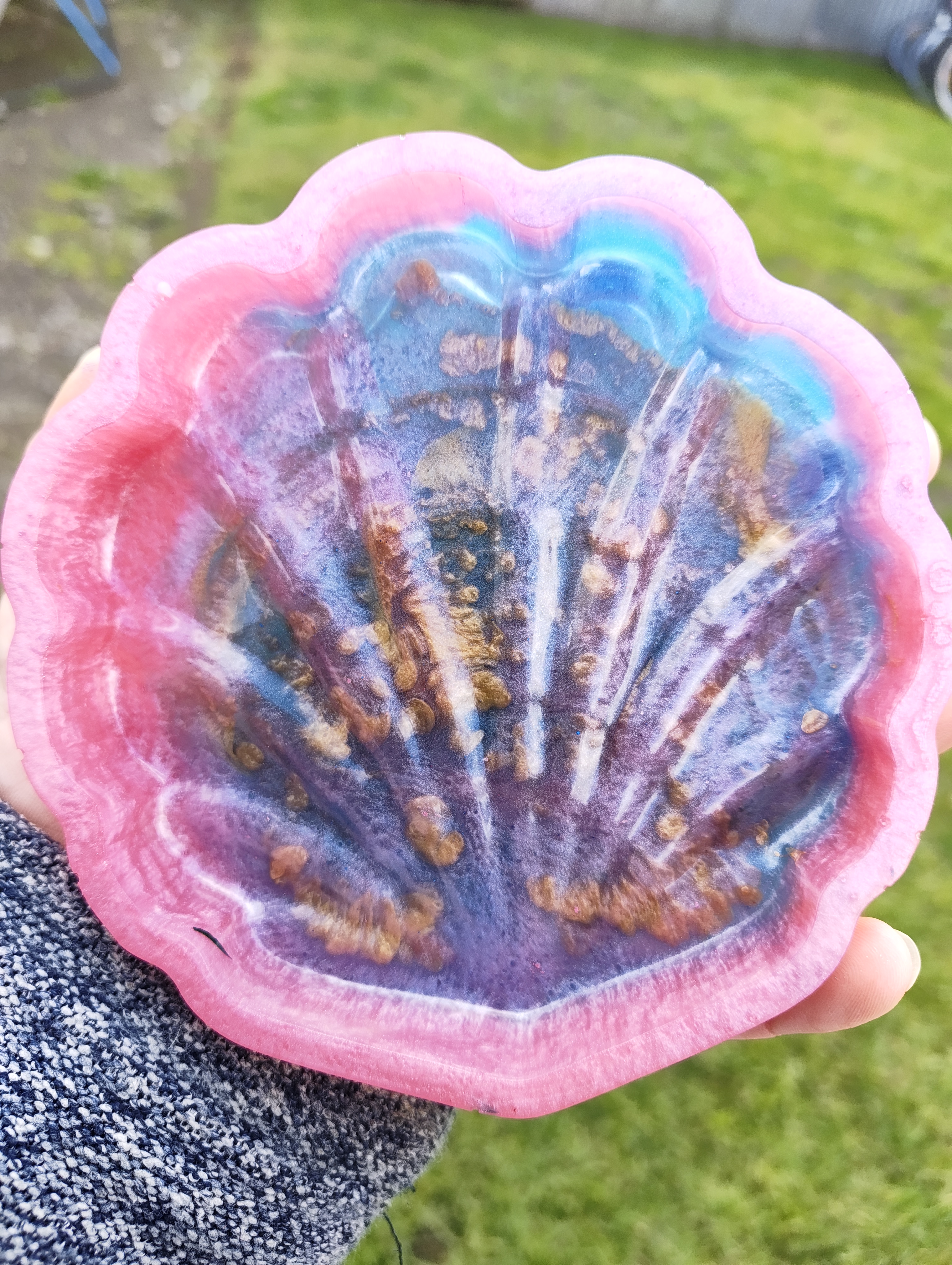"Mermaid's Treasure" Pink & Gold Resin Clam Soap Throne