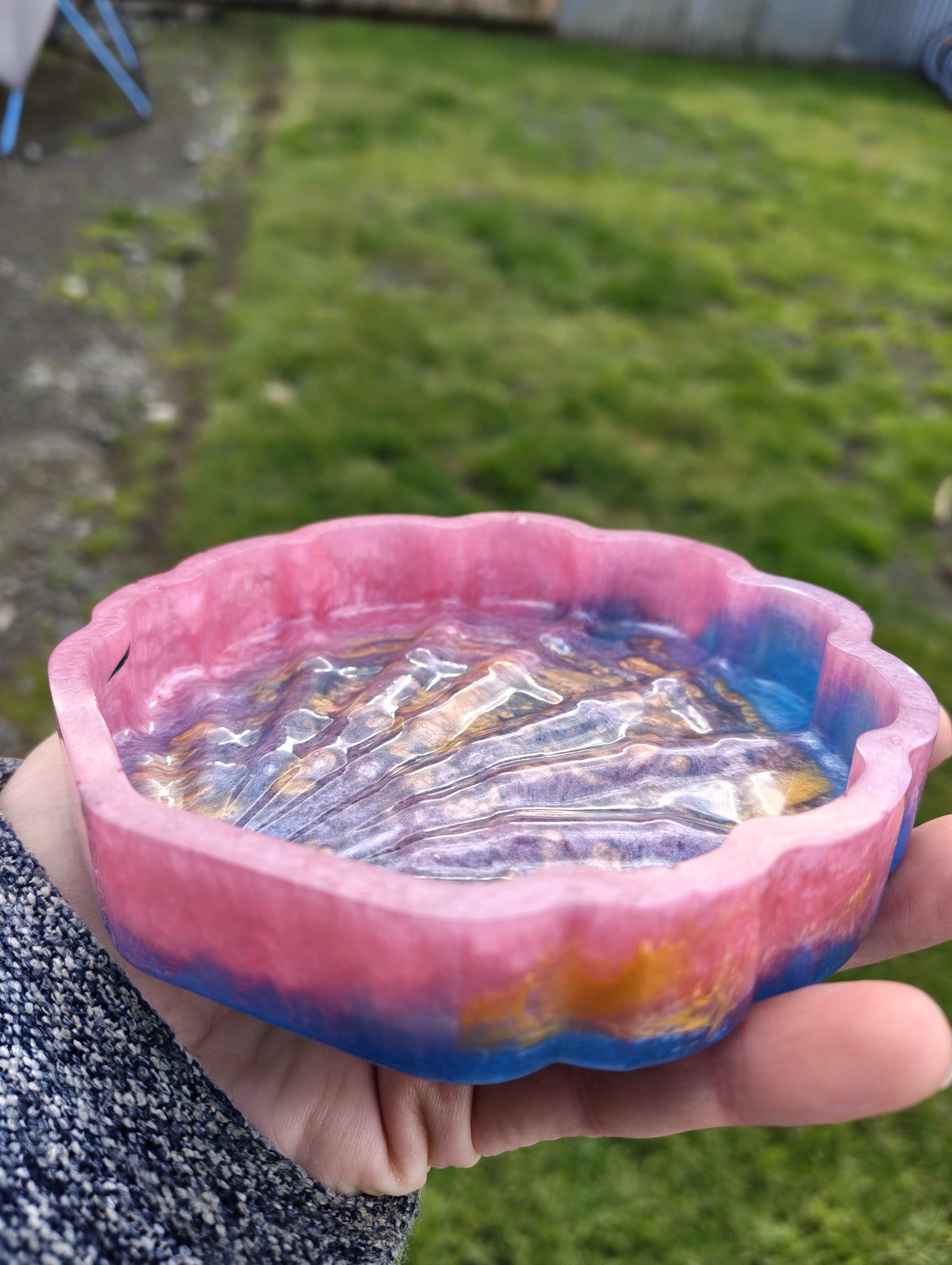 "Mermaid's Treasure" Pink & Gold Resin Clam Soap Throne