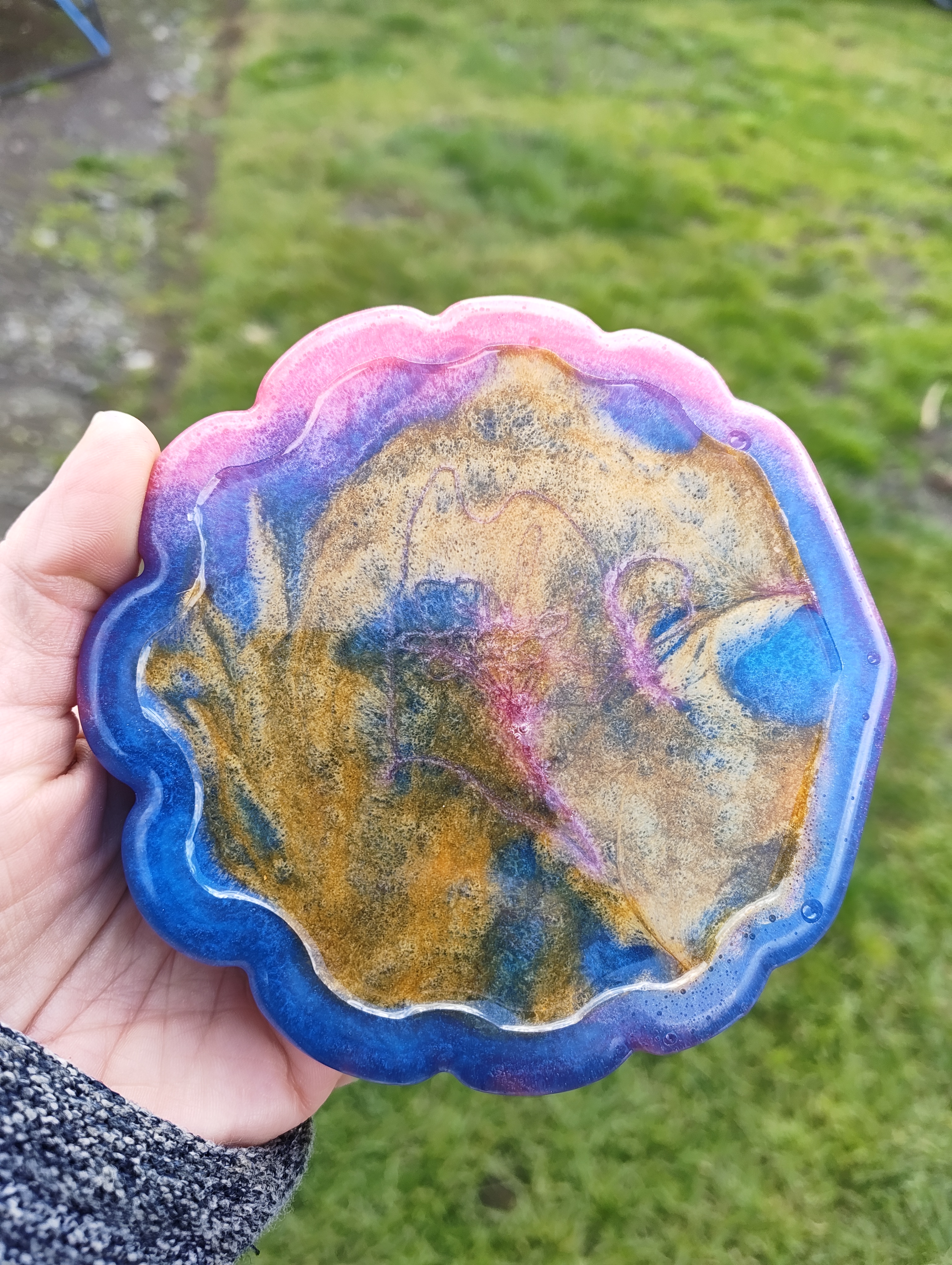 "Mermaid's Treasure" Pink & Gold Resin Clam Soap Throne