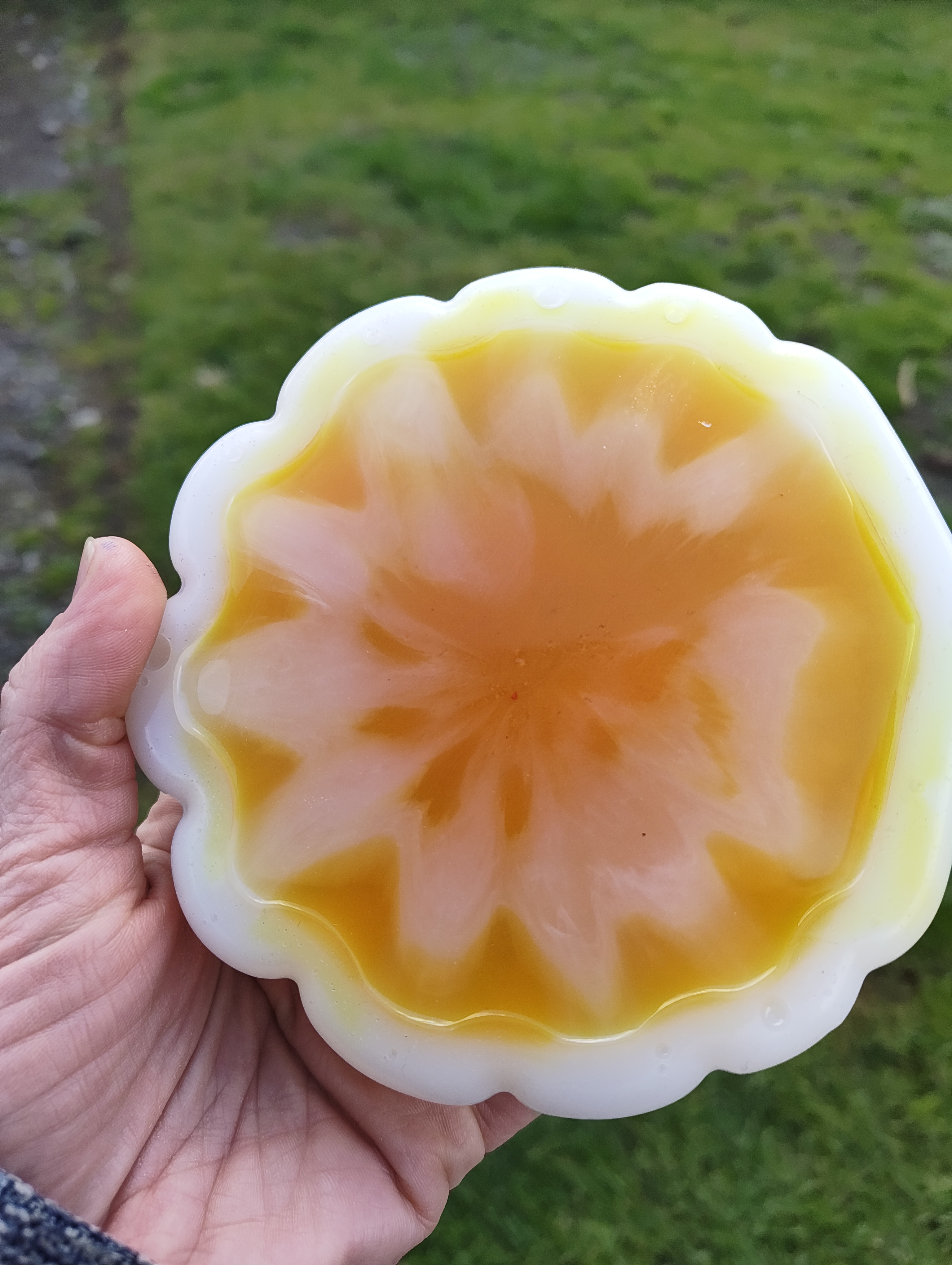 "Honey & Milk" Amber & Opaque White Resin Clam Soap Throne
