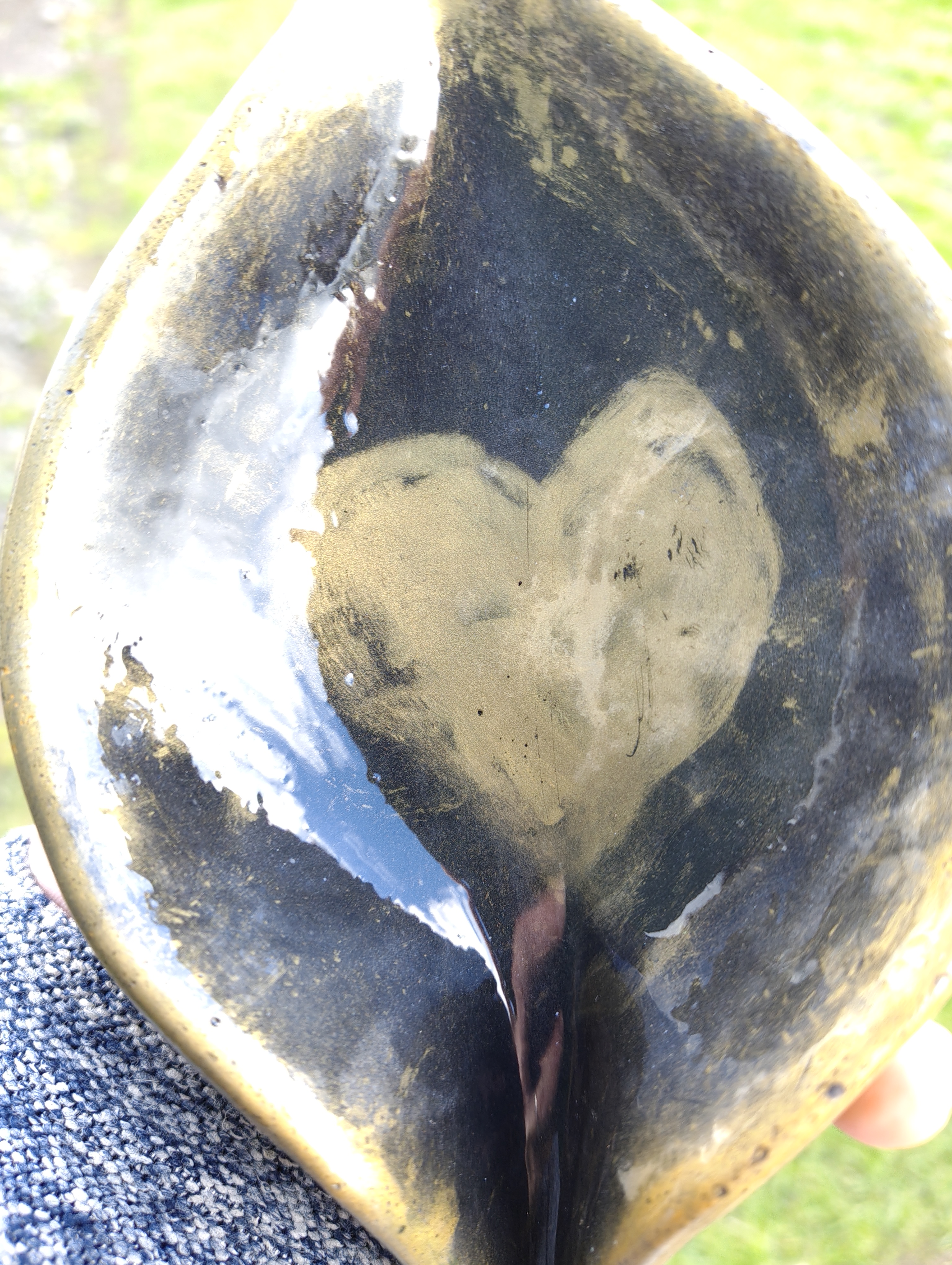 "Golden Heart" Antique Gold & Obsidian Eco-Resin Leaf Soap Throne
