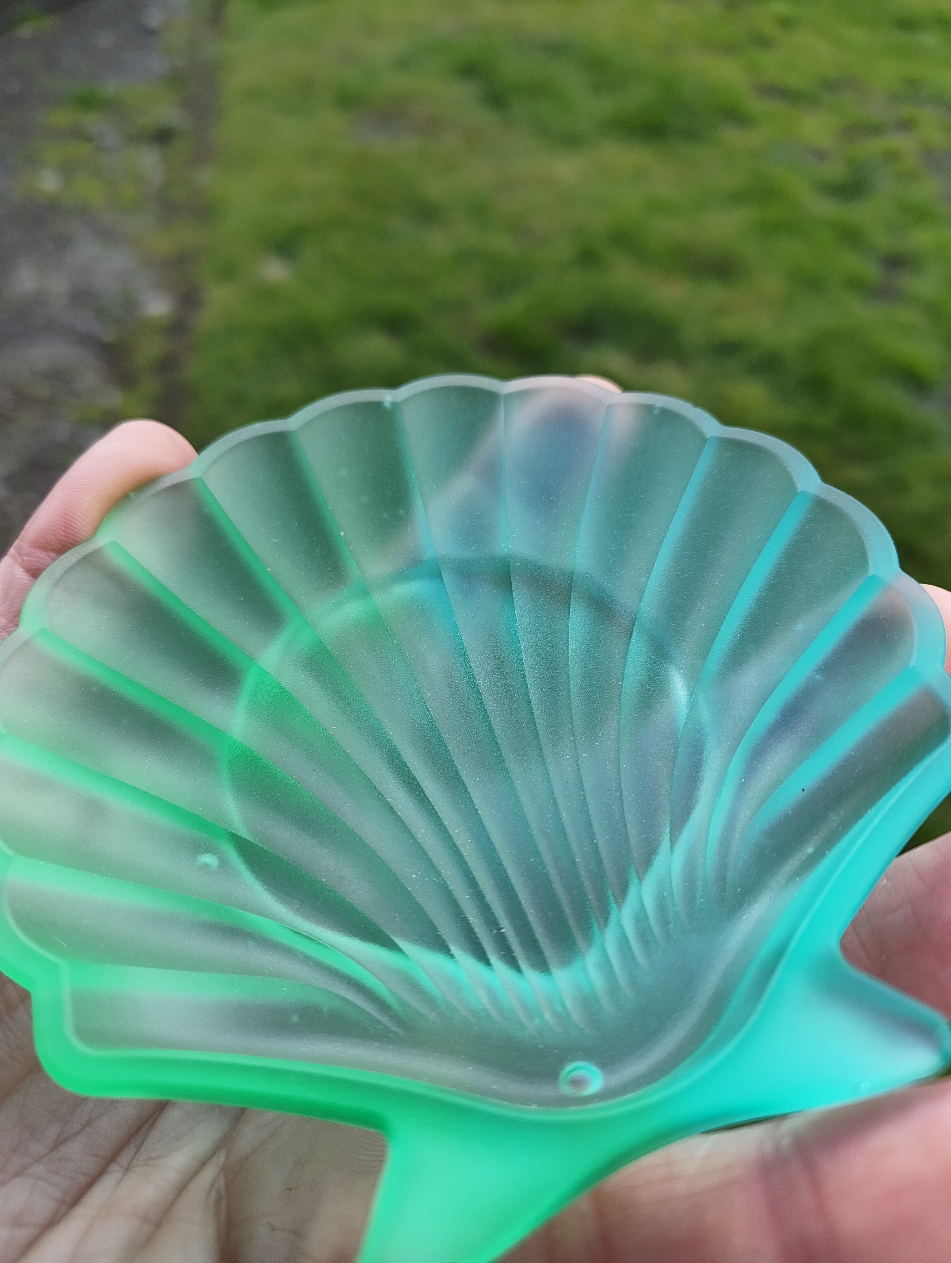 "Emerald Wave" Frosted Sea-Green Resin Clam Dish