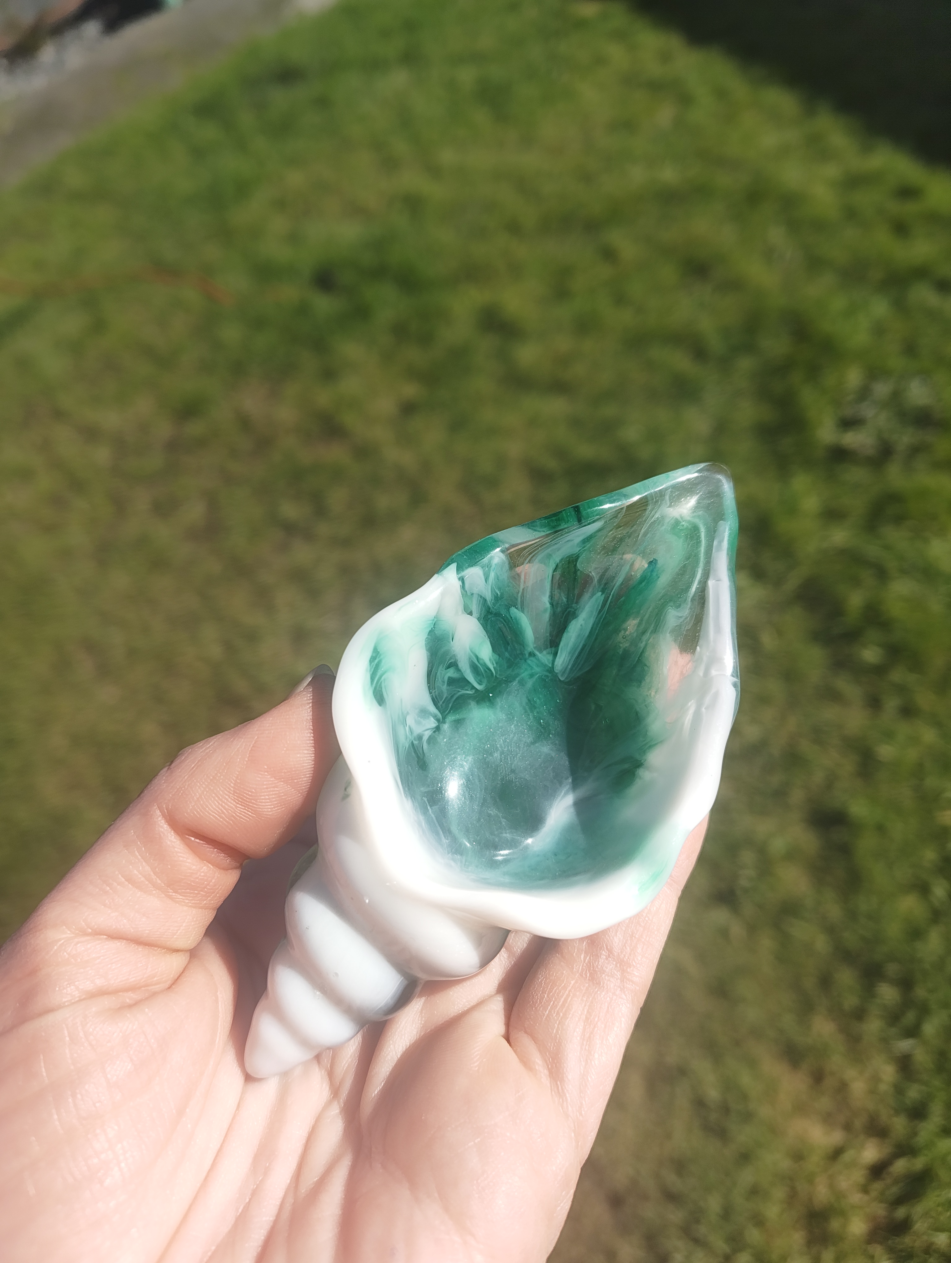 "Jade Porcelain" Emerald & White Swirl Resin Conch Shell Dish