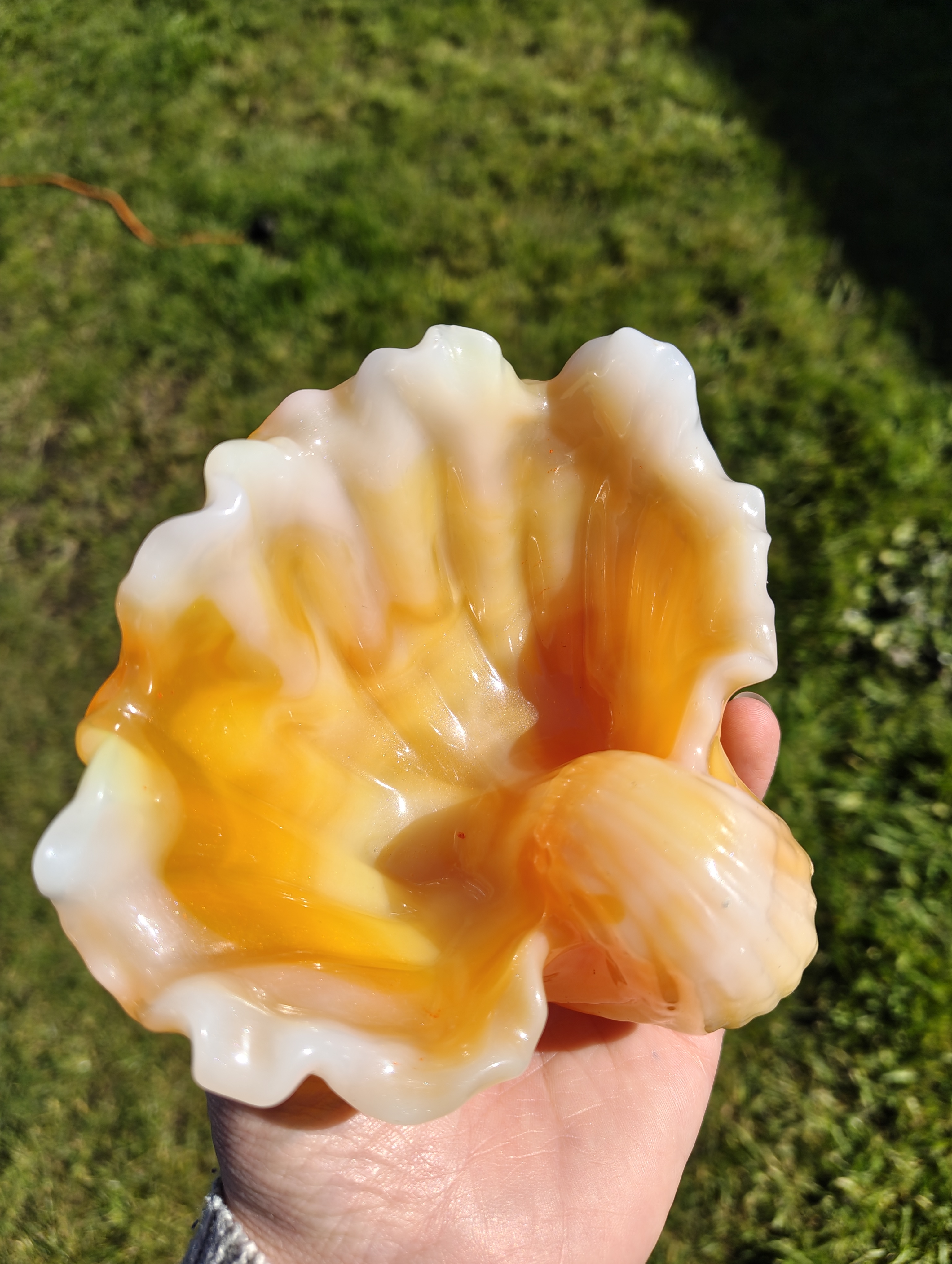 "Golden Crest" Pearlescent Amber & White Resin Wave Soap Throne