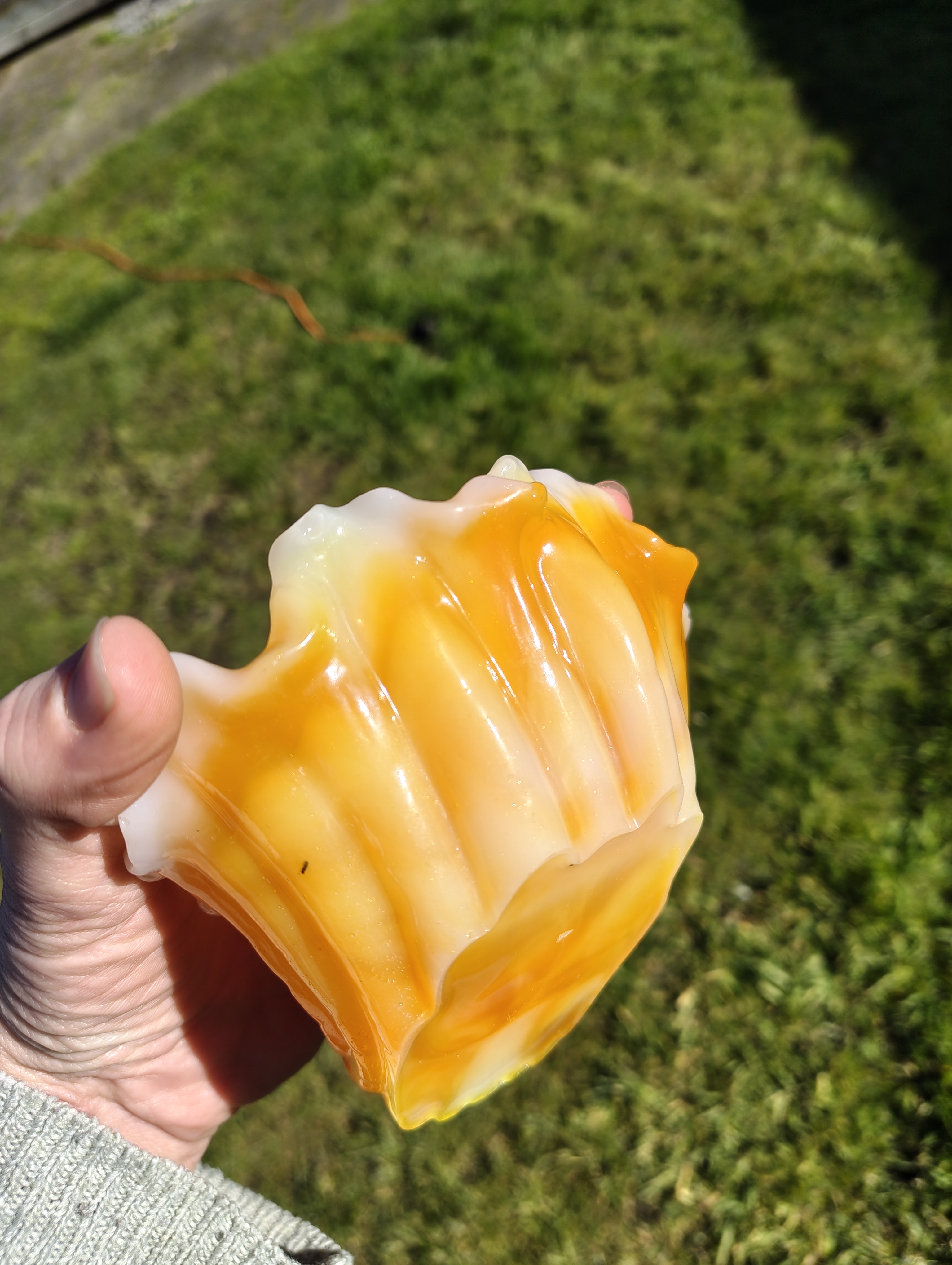 "Golden Crest" Pearlescent Amber & White Resin Wave Soap Throne