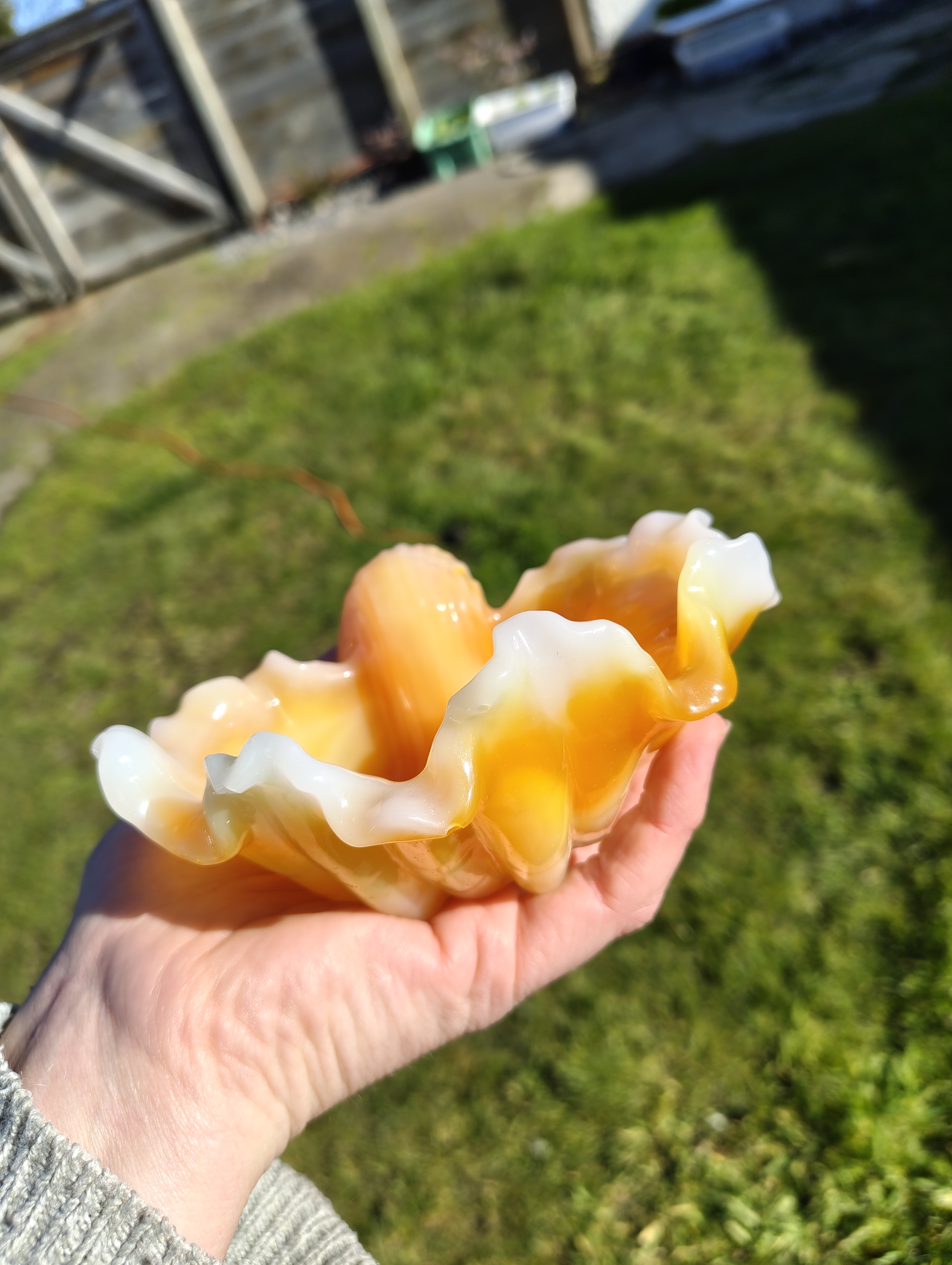 "Golden Crest" Pearlescent Amber & White Resin Wave Soap Throne