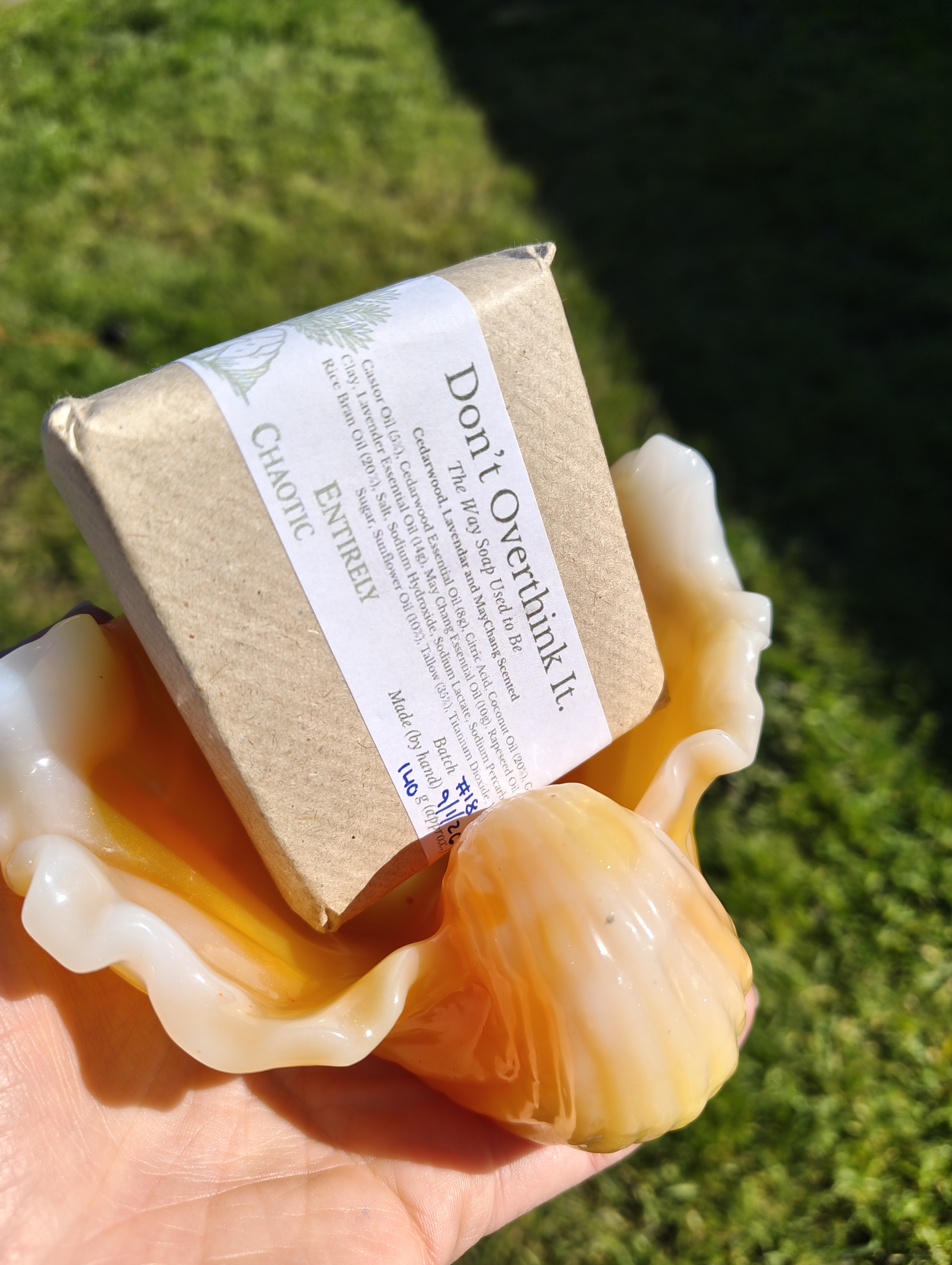 "Golden Crest" Pearlescent Amber & White Resin Wave Soap Throne