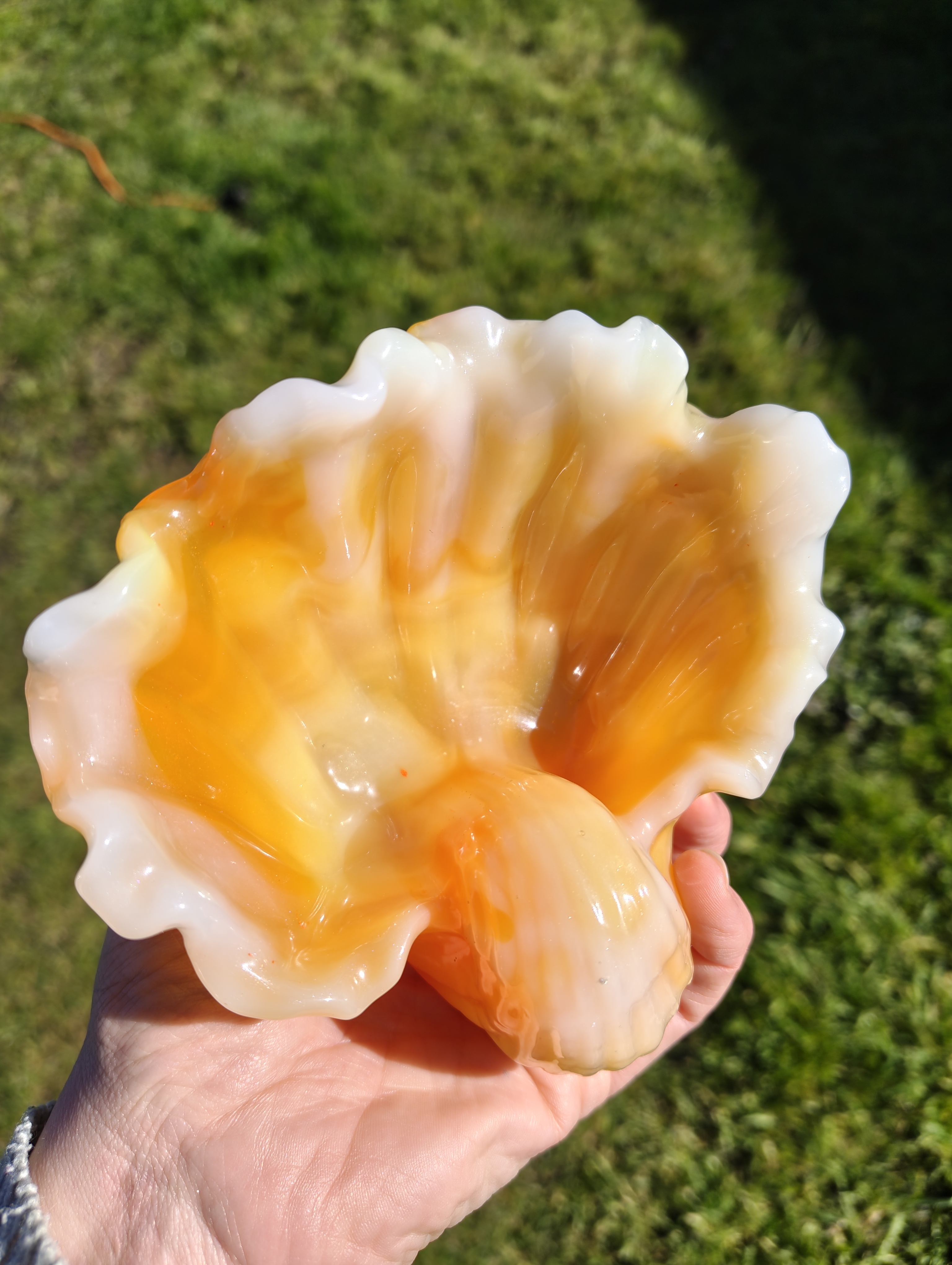 "Golden Crest" Pearlescent Amber & White Resin Wave Soap Throne