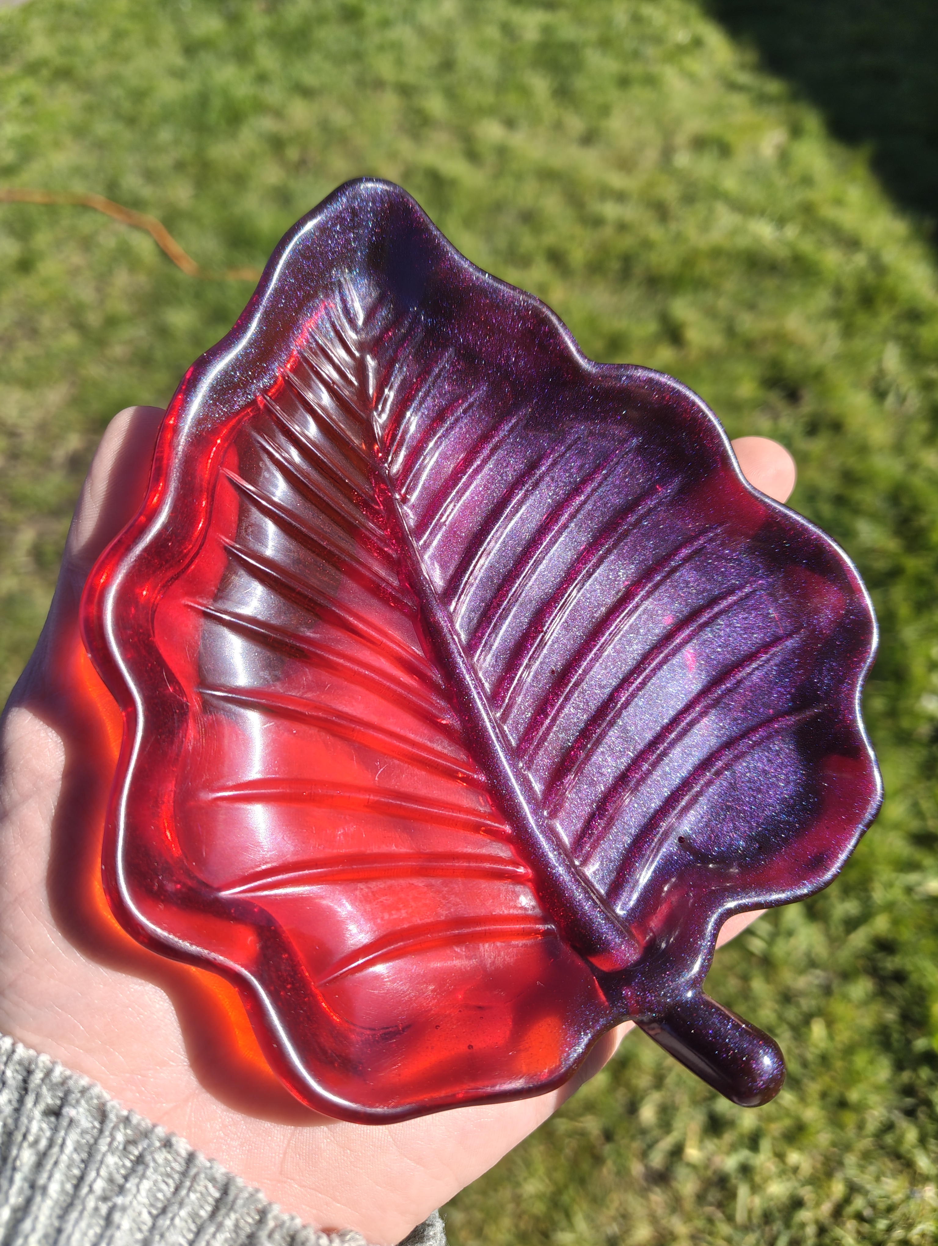 Crimson Twilight" Ruby Red & Shimmering Purple Resin Wide-Leaf Soap Throne