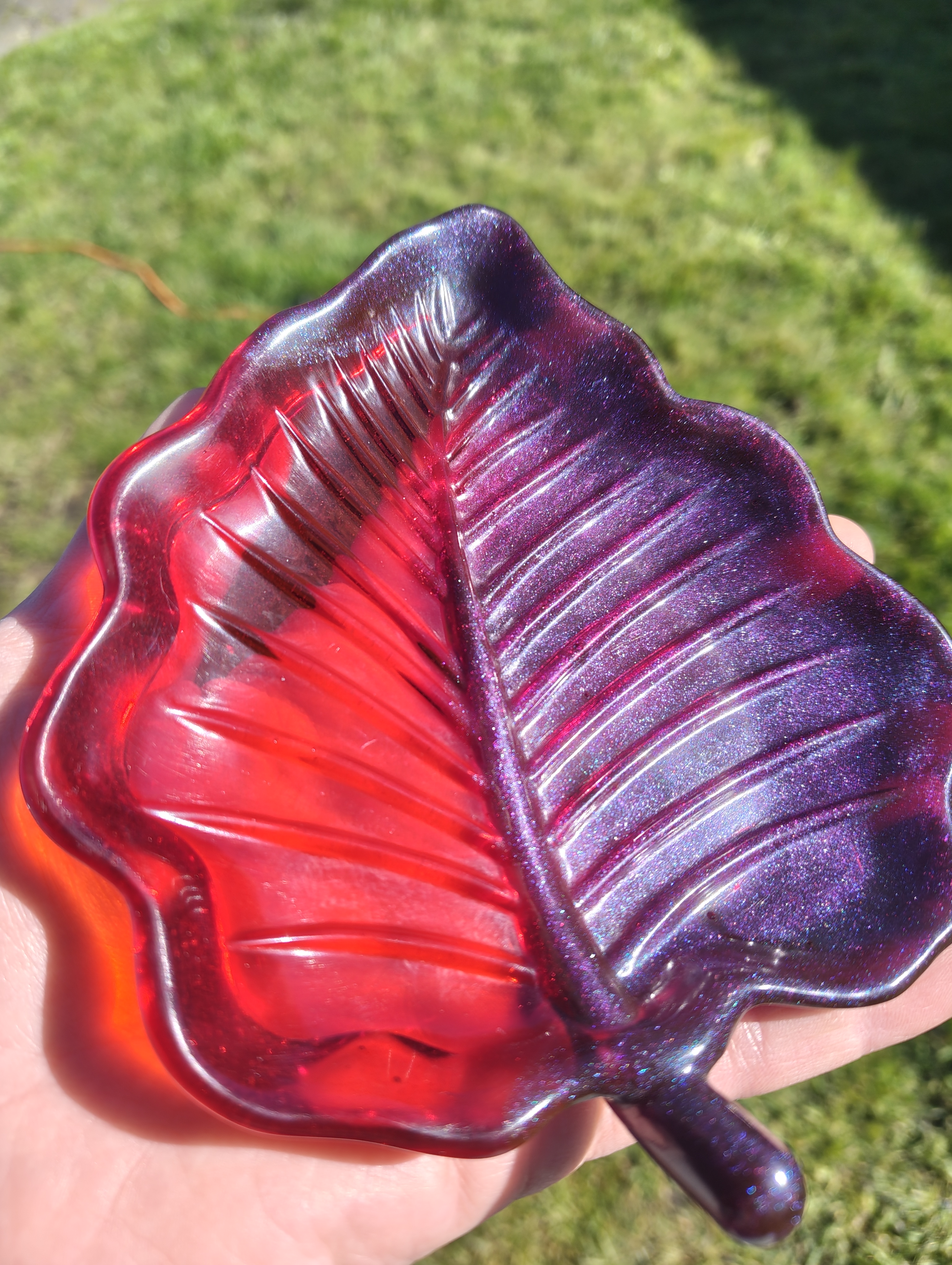 Crimson Twilight" Ruby Red & Shimmering Purple Resin Wide-Leaf Soap Throne