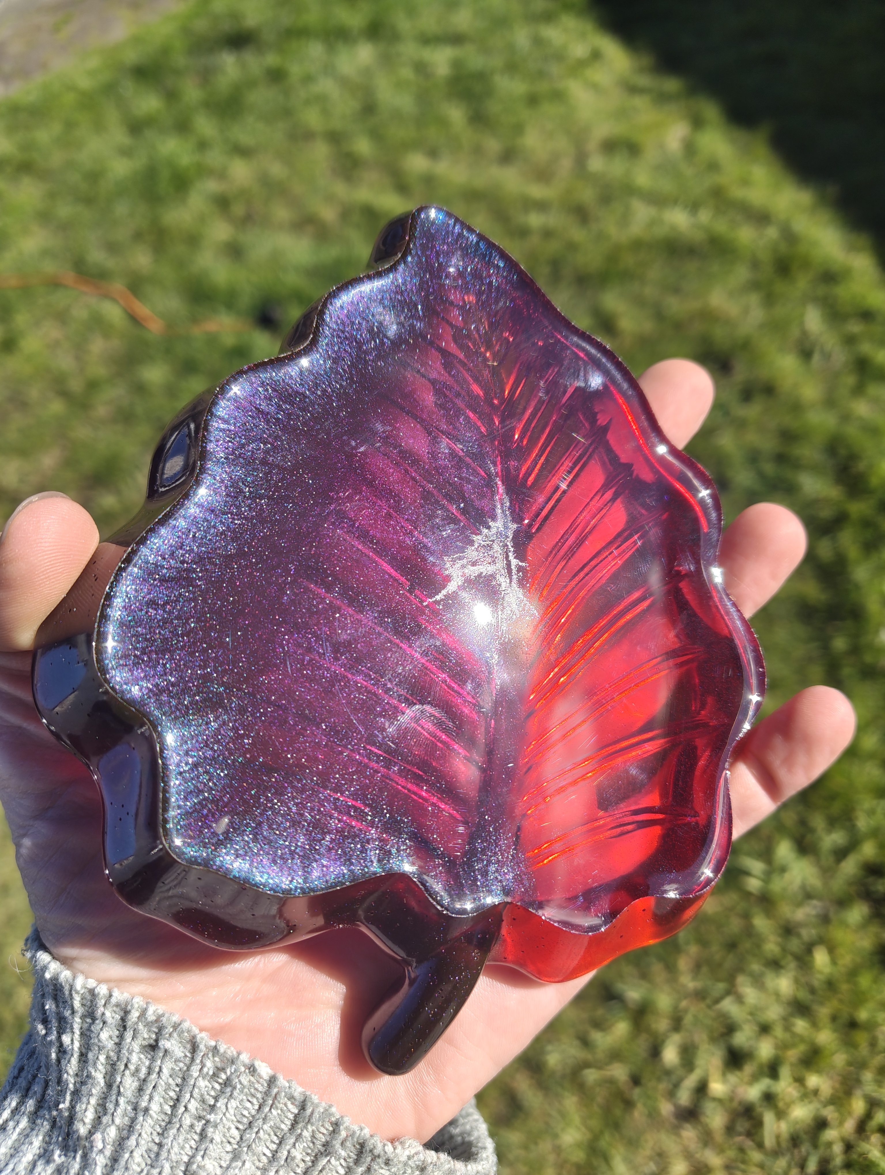 Crimson Twilight" Ruby Red & Shimmering Purple Resin Wide-Leaf Soap Throne