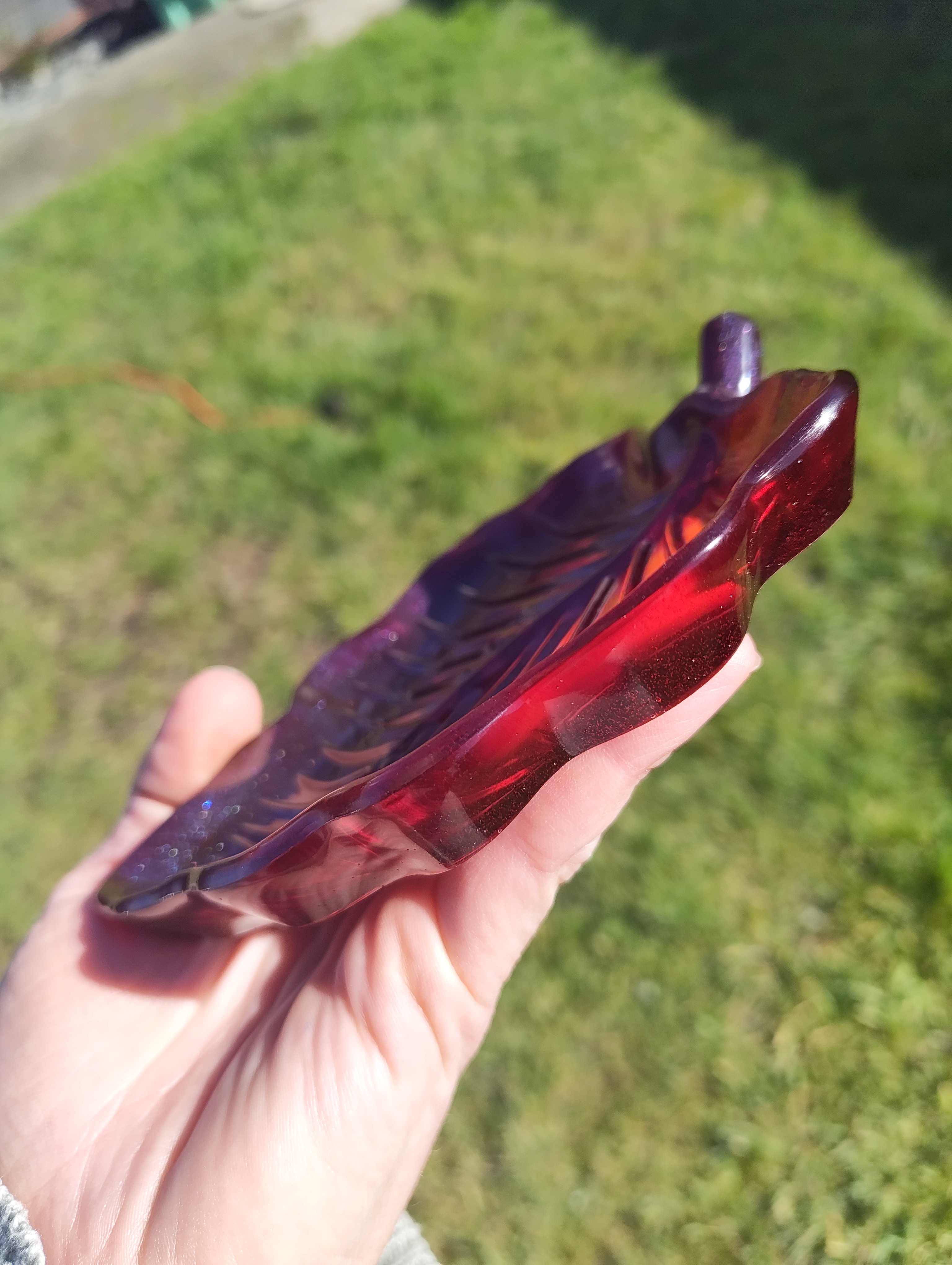 Crimson Twilight" Ruby Red & Shimmering Purple Resin Wide-Leaf Soap Throne