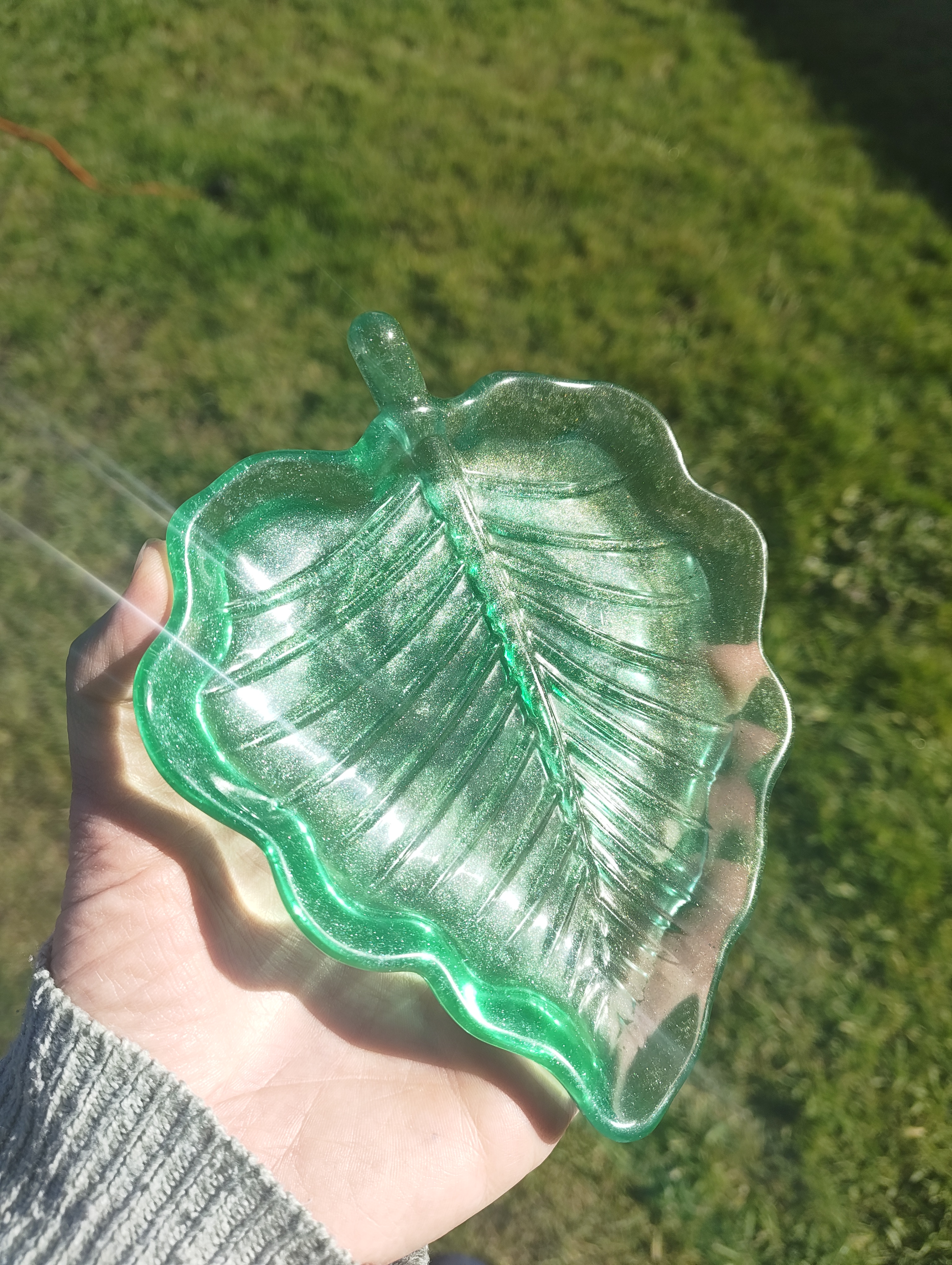 "Emerald Shimmer" Translucent Green & Gold Glitter Resin Wide-Leaf Soap Throne