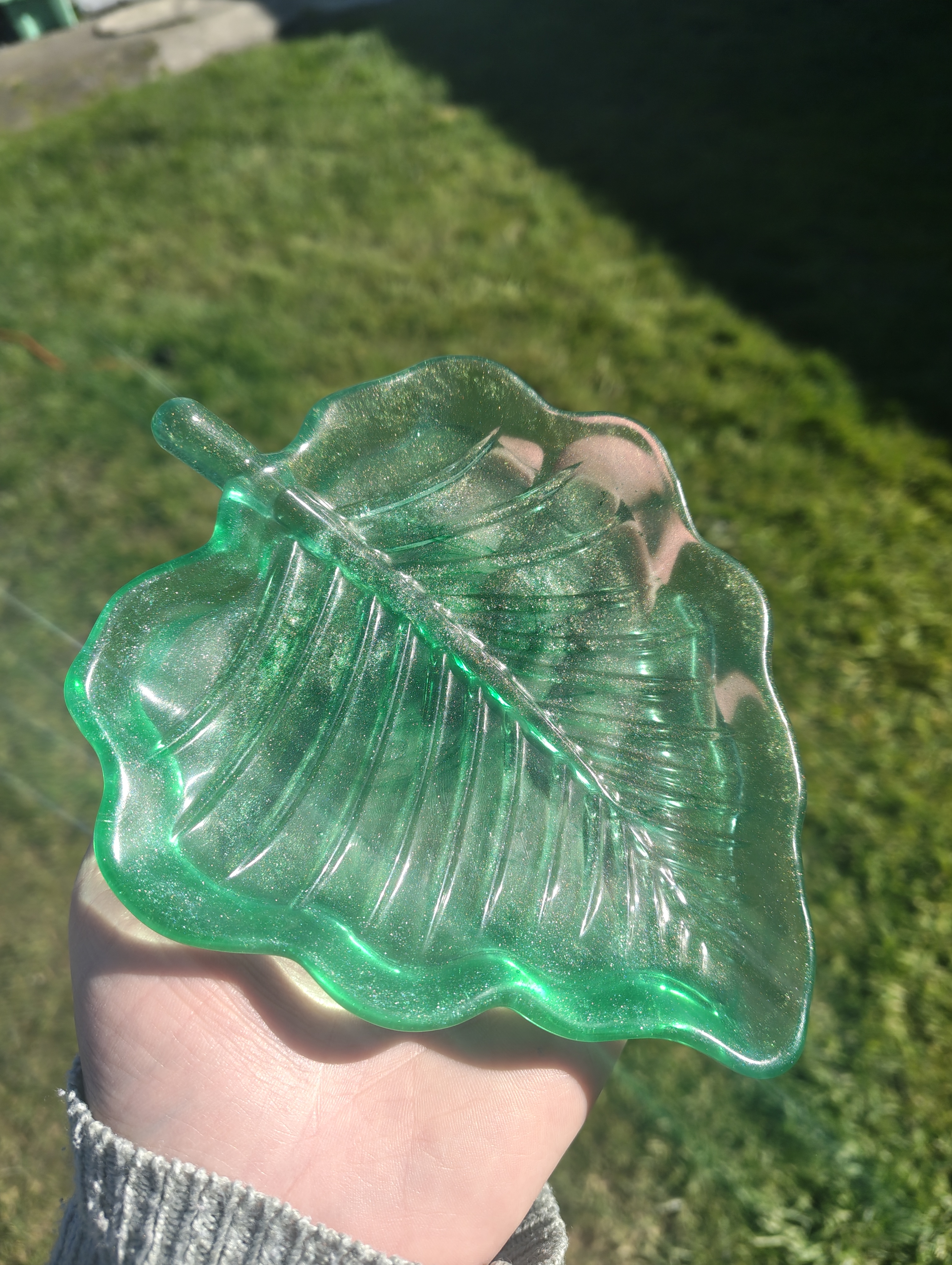 "Emerald Shimmer" Translucent Green & Gold Glitter Resin Wide-Leaf Soap Throne