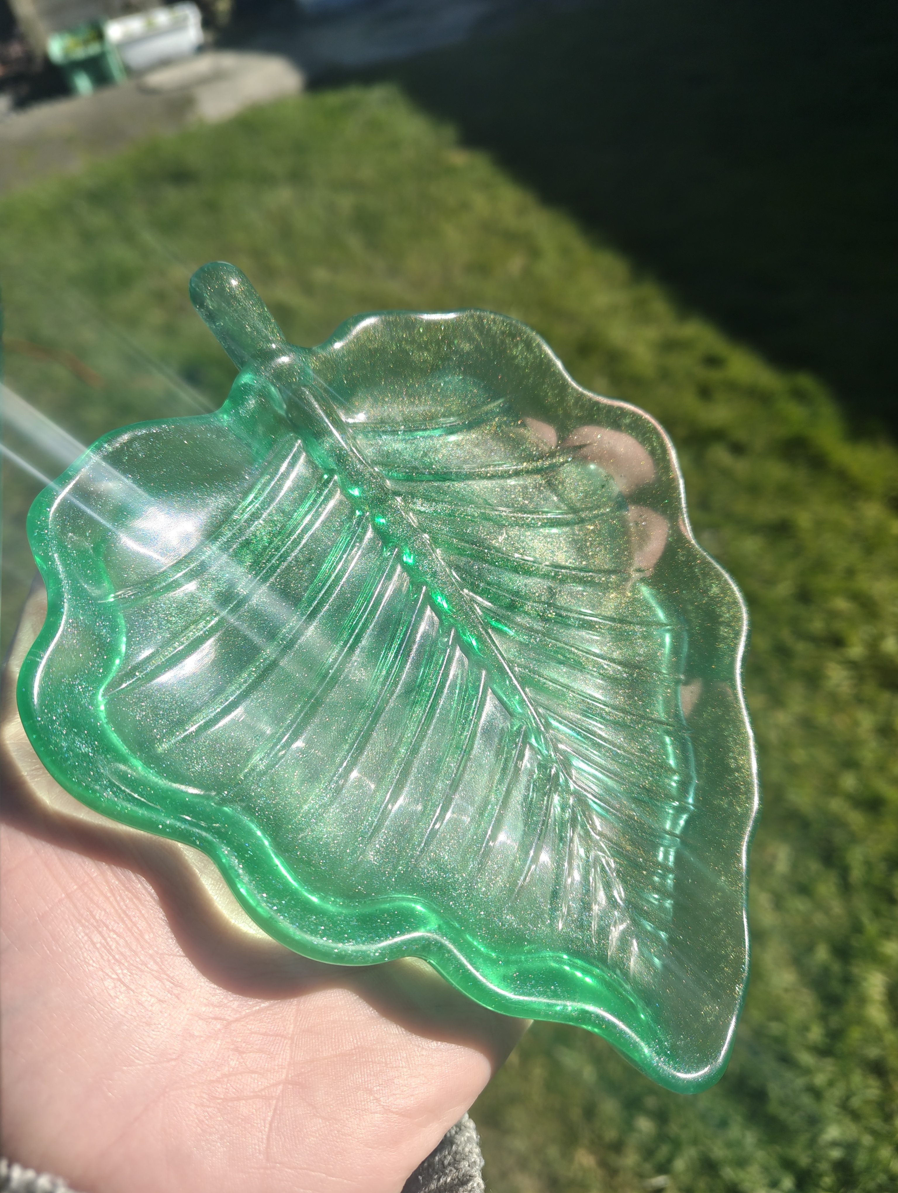 "Emerald Shimmer" Translucent Green & Gold Glitter Resin Wide-Leaf Soap Throne