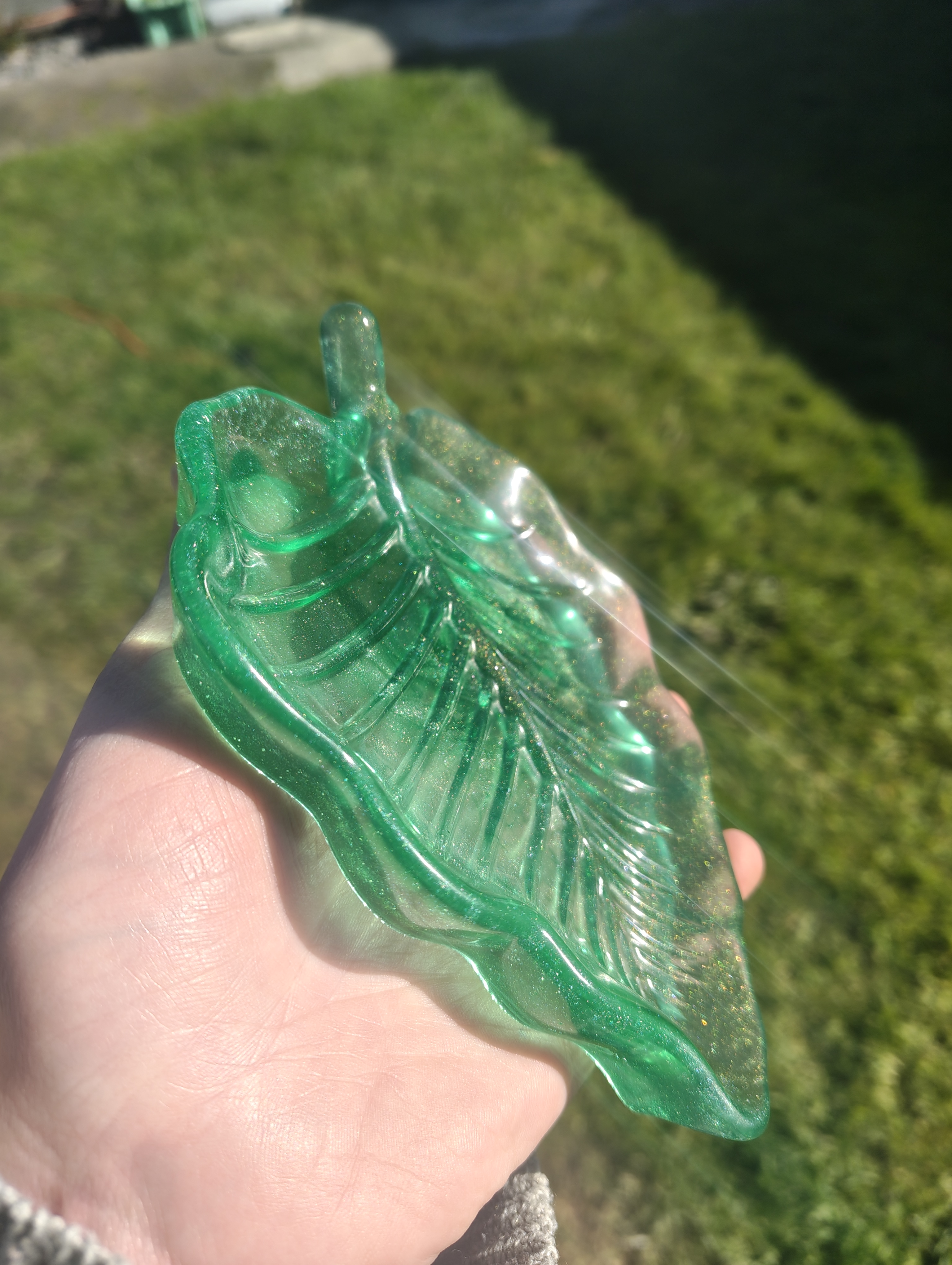 "Emerald Shimmer" Translucent Green & Gold Glitter Resin Wide-Leaf Soap Throne