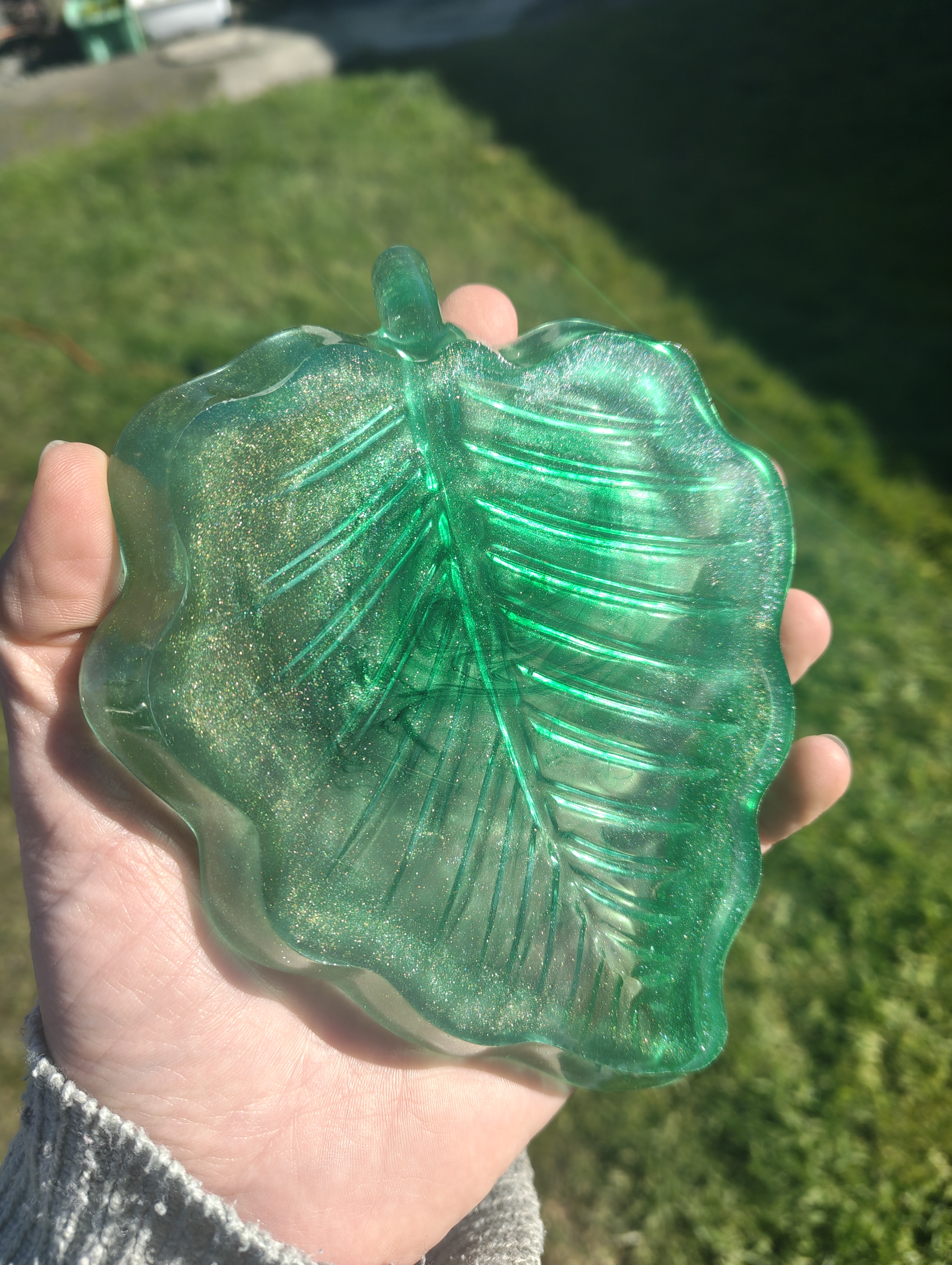 "Emerald Shimmer" Translucent Green & Gold Glitter Resin Wide-Leaf Soap Throne