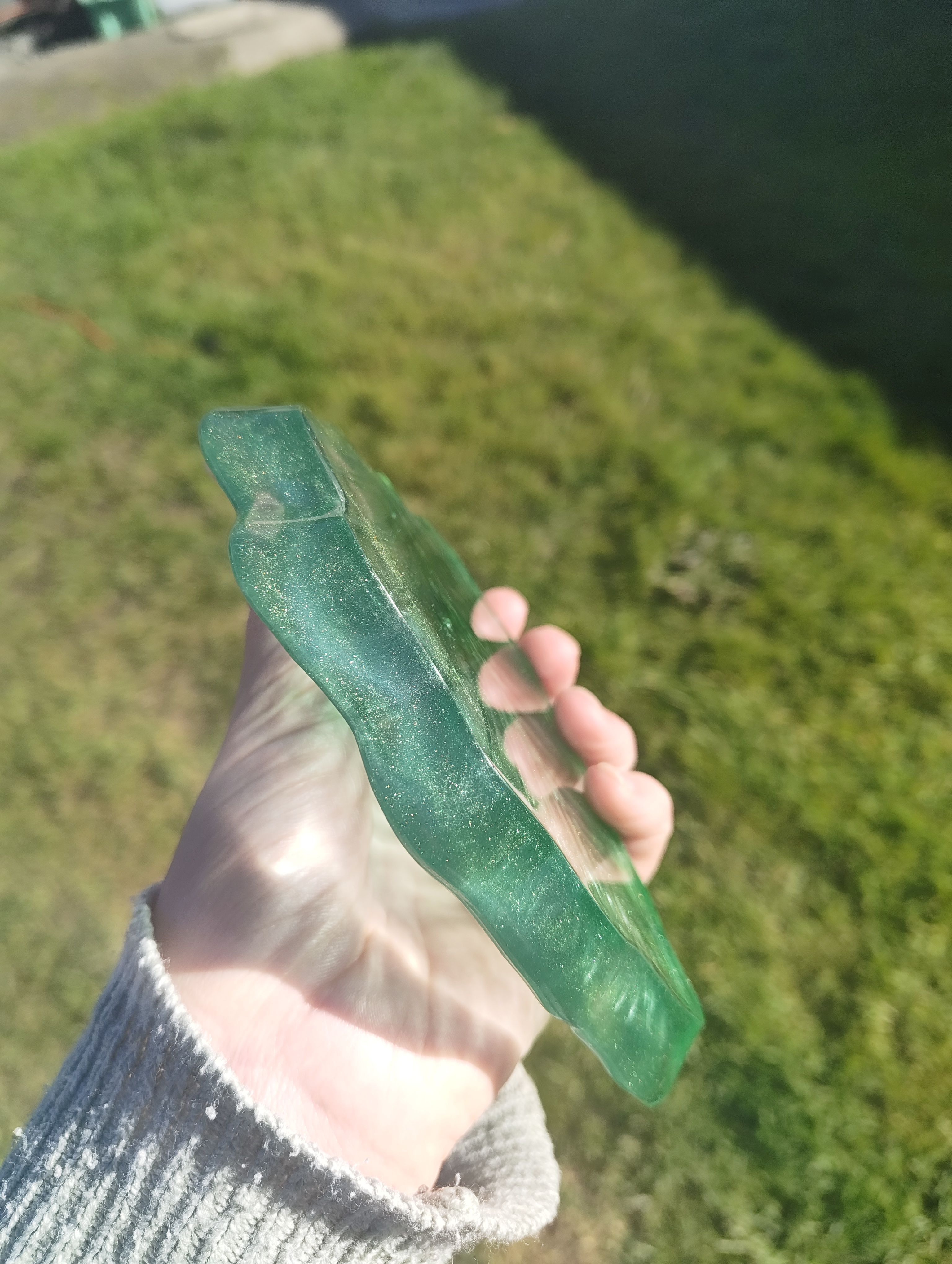 "Emerald Shimmer" Translucent Green & Gold Glitter Resin Wide-Leaf Soap Throne